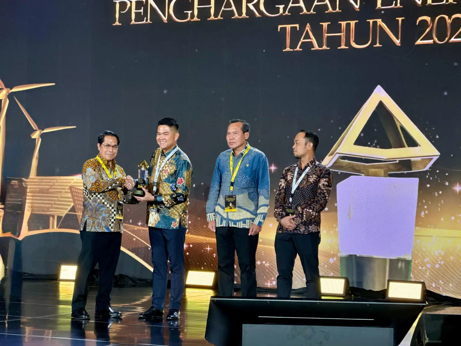 DSLNG Raih Penghargaan atas Kontribusi dalam Komersialisasi Gas untuk Pasar Domestik