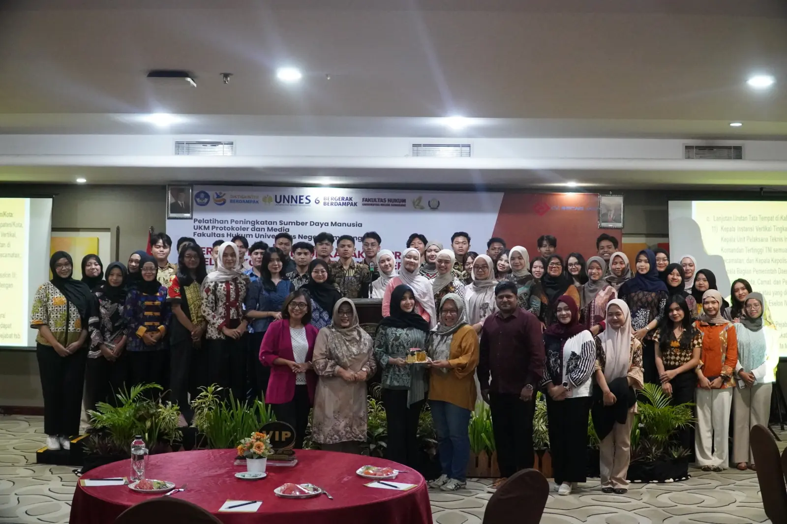 Dukung Capaian SDGs, FH UNNES Gelar Pelatihan Protokoler dan Media “Persona” untuk Mahasiswa