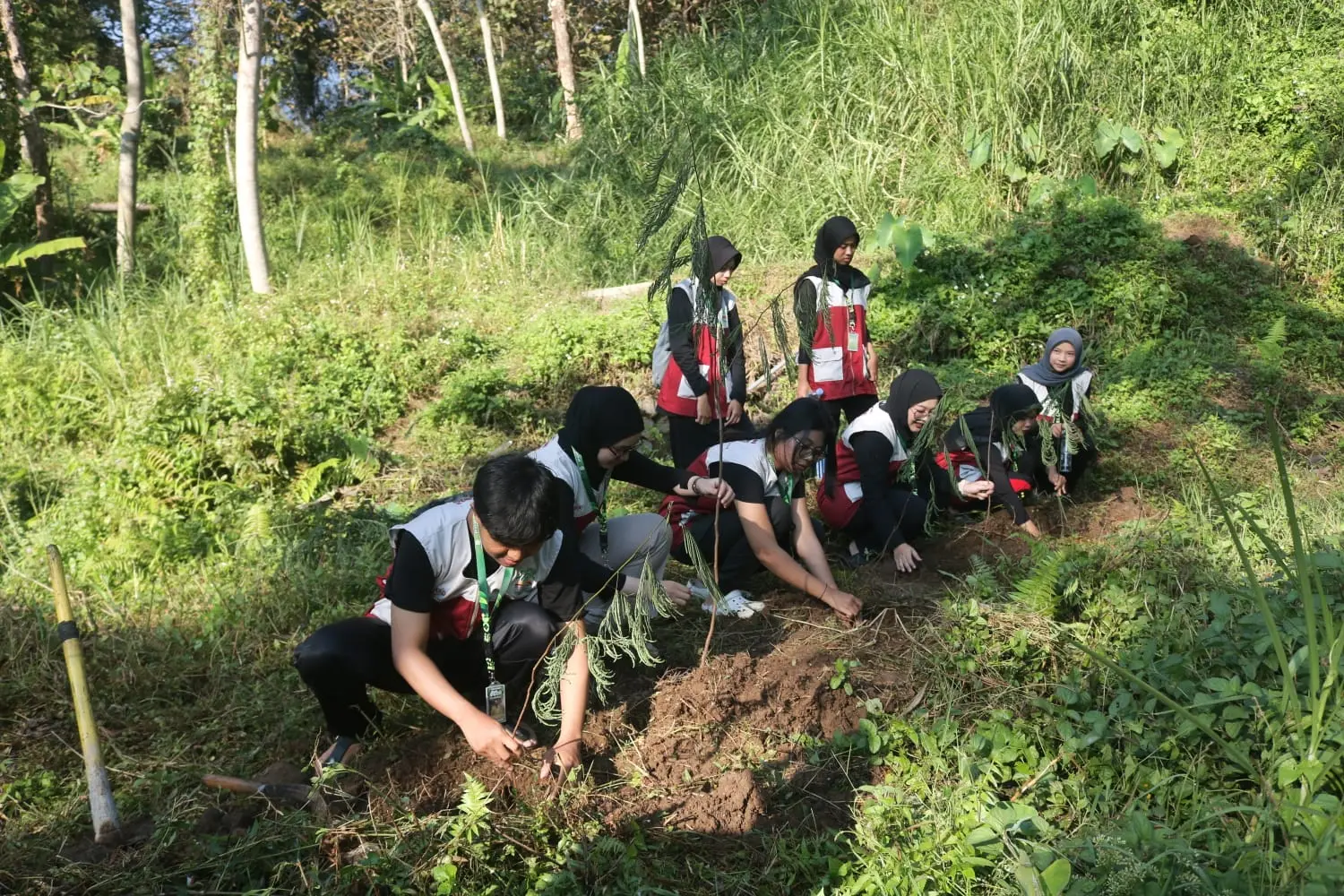 Cegah Longsor di Ungaran Barat, PPK Ormawa PSC FH UNNES Gagas 'Green Buffer Village' di Desa Keji